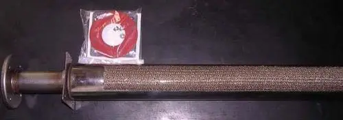 Ersatzteilsatz für einen Brenner, bestehend aus einem Metallrohr mit korrosionsbeständigem Gewebe und einer Verpackung, möglicherweise von der Marke Remeha.